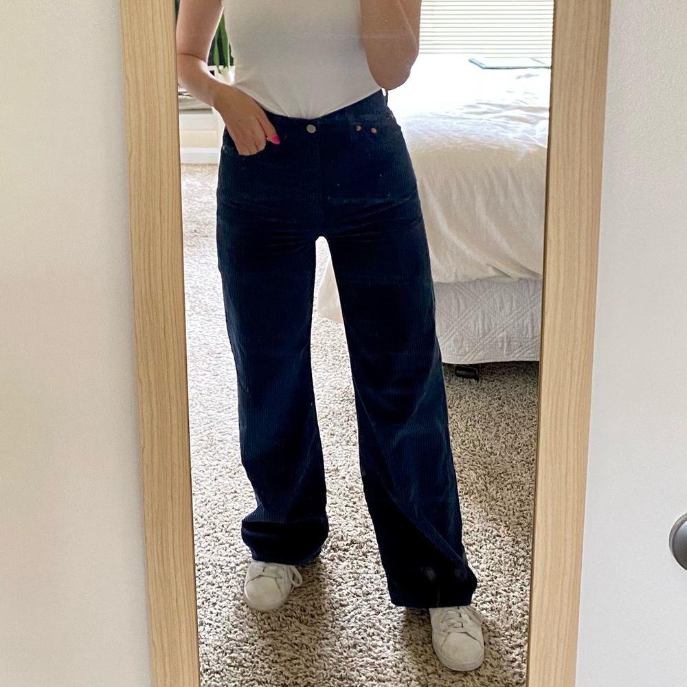Levi’s Ribcage Wide-leg high-waisted corduroys